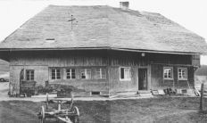 Südseite mit altem Hauseingang